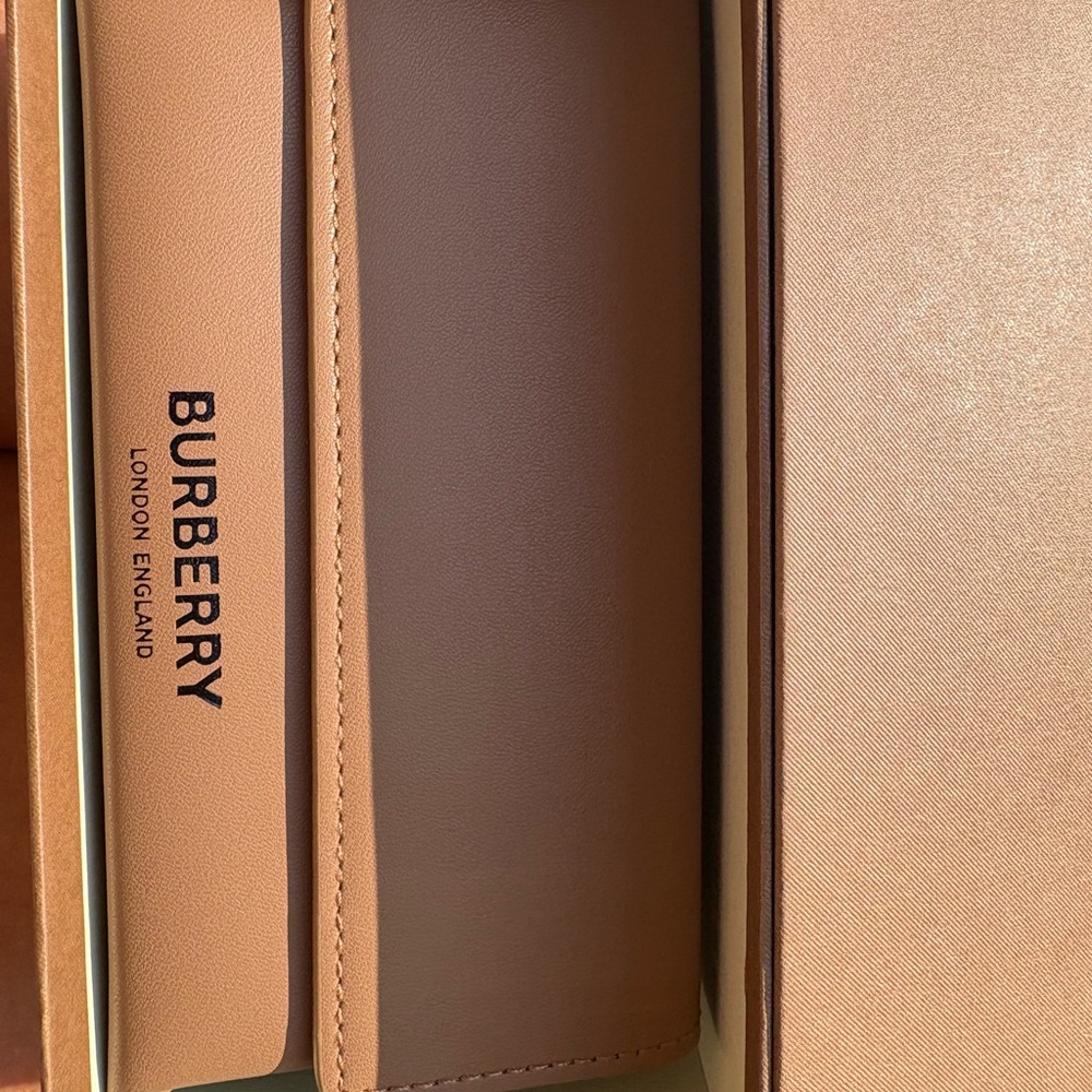 Burberry Jade Blue toddler  Kids Sunglasses - Picture 3 of 3